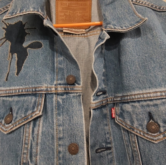 Levi womens med blue jean jacket with cartoon  paint splatters deign - Picture 2 of 4